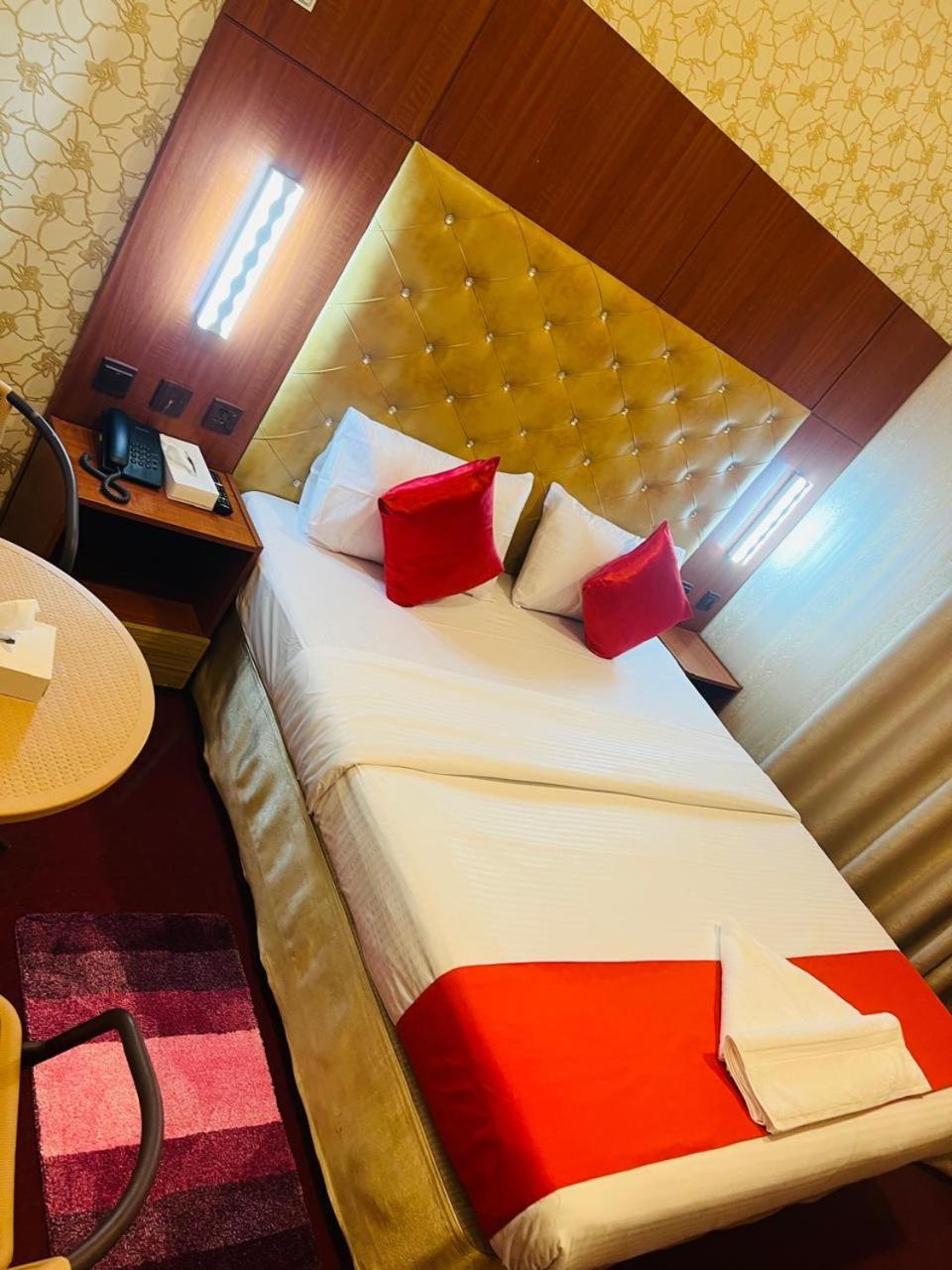 Parasol Hotel Dubai Eksteriør billede